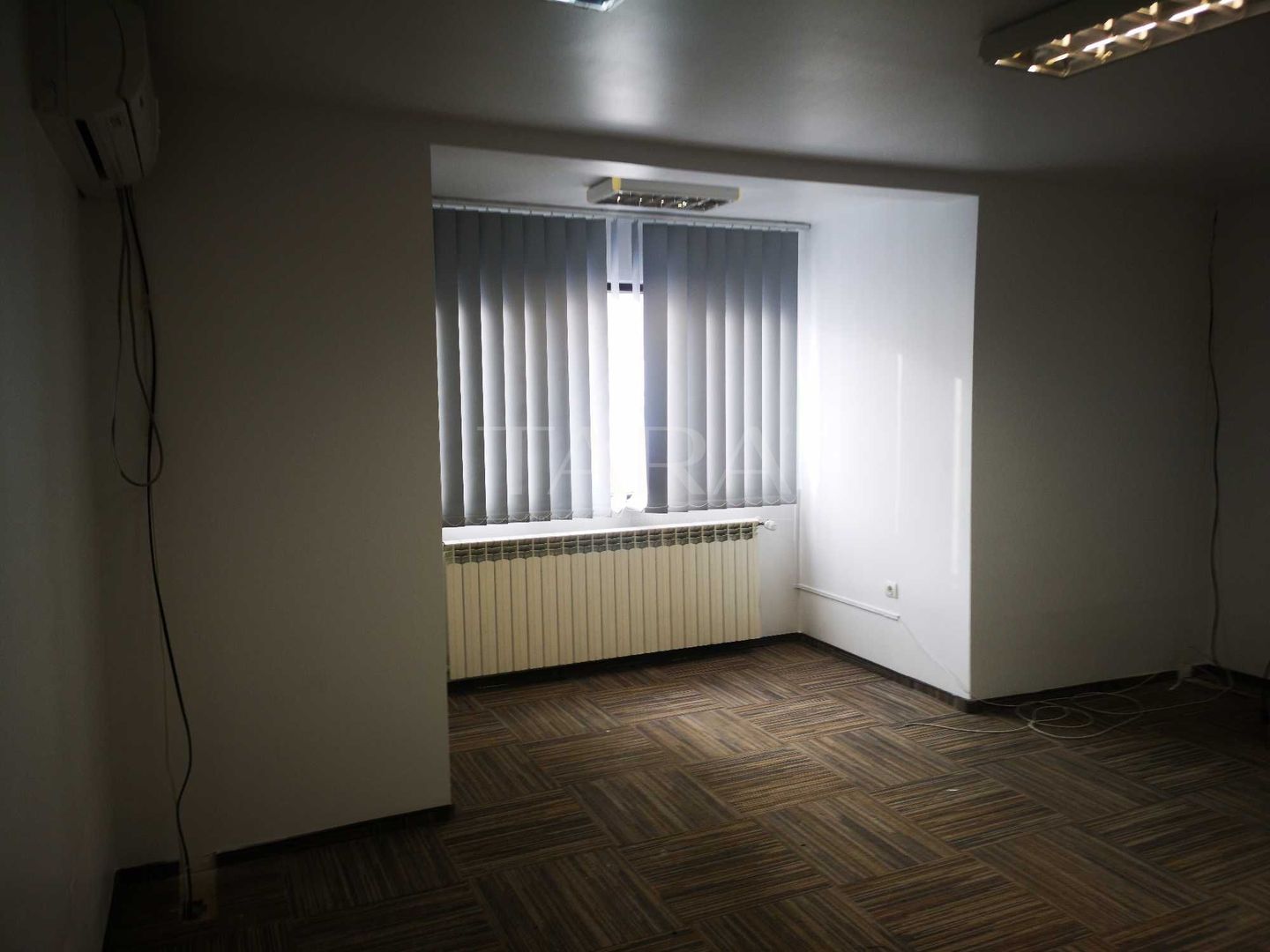 Casă spațioasă, ideală pentru locuință sau afacere - Poză 1