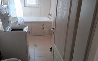 Apartament cu 2 camere, decomandat, balcon și parcare. - Poză 4