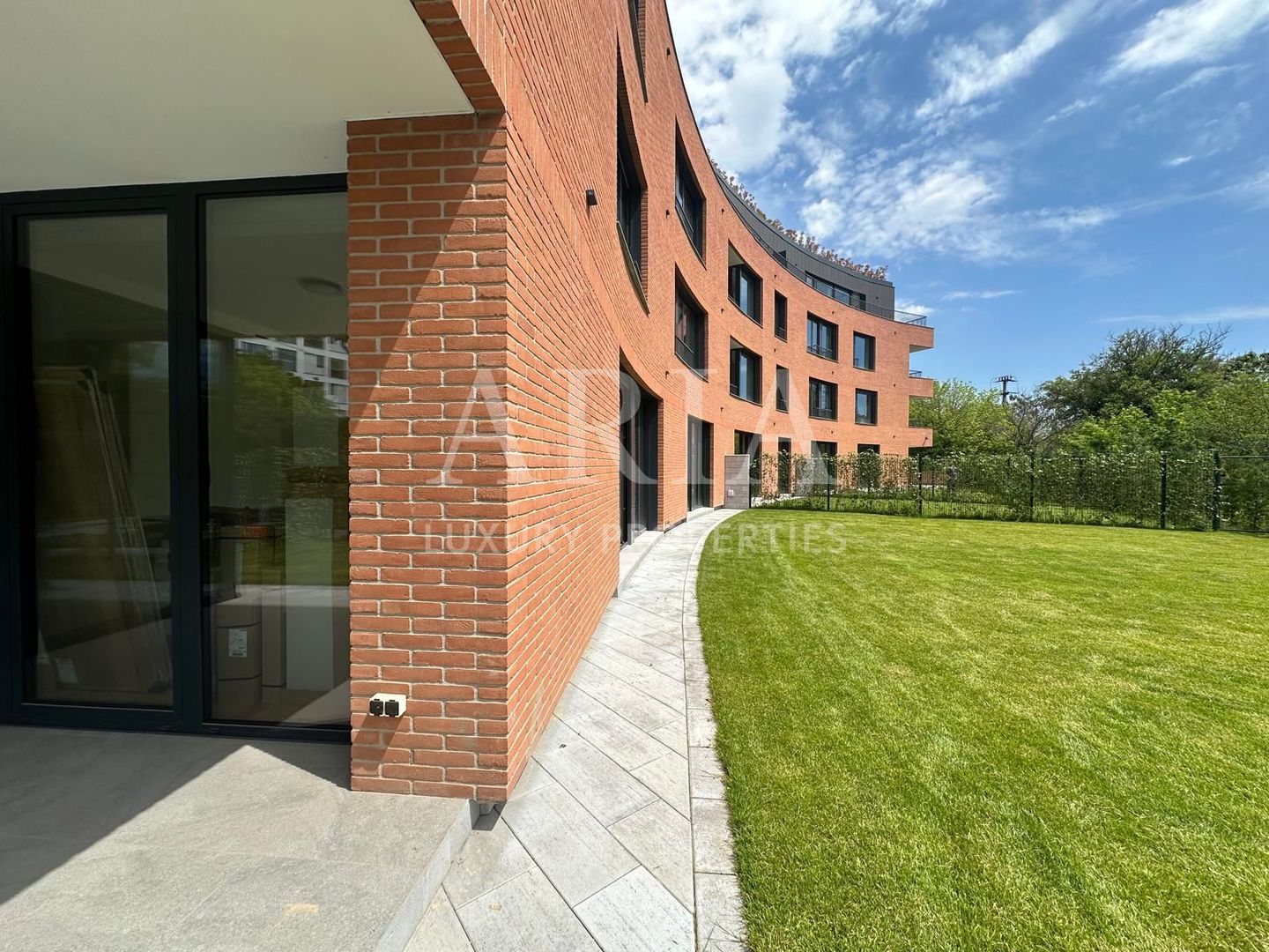 APARTAMENT 4 CAMERE -  GRADINA 250MP - Poză 4