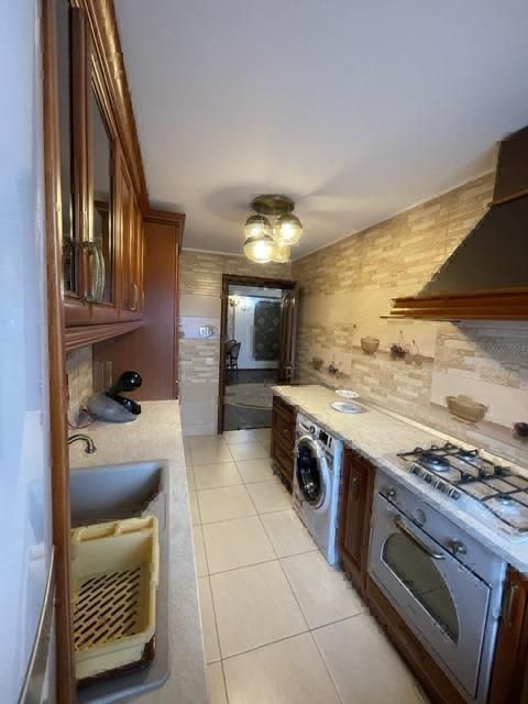 Proprietate specială cu 3 camere în Bucuresti - Poză 2
