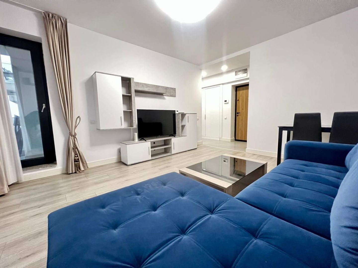 Apartament modern cu 2 camere - Poză 1