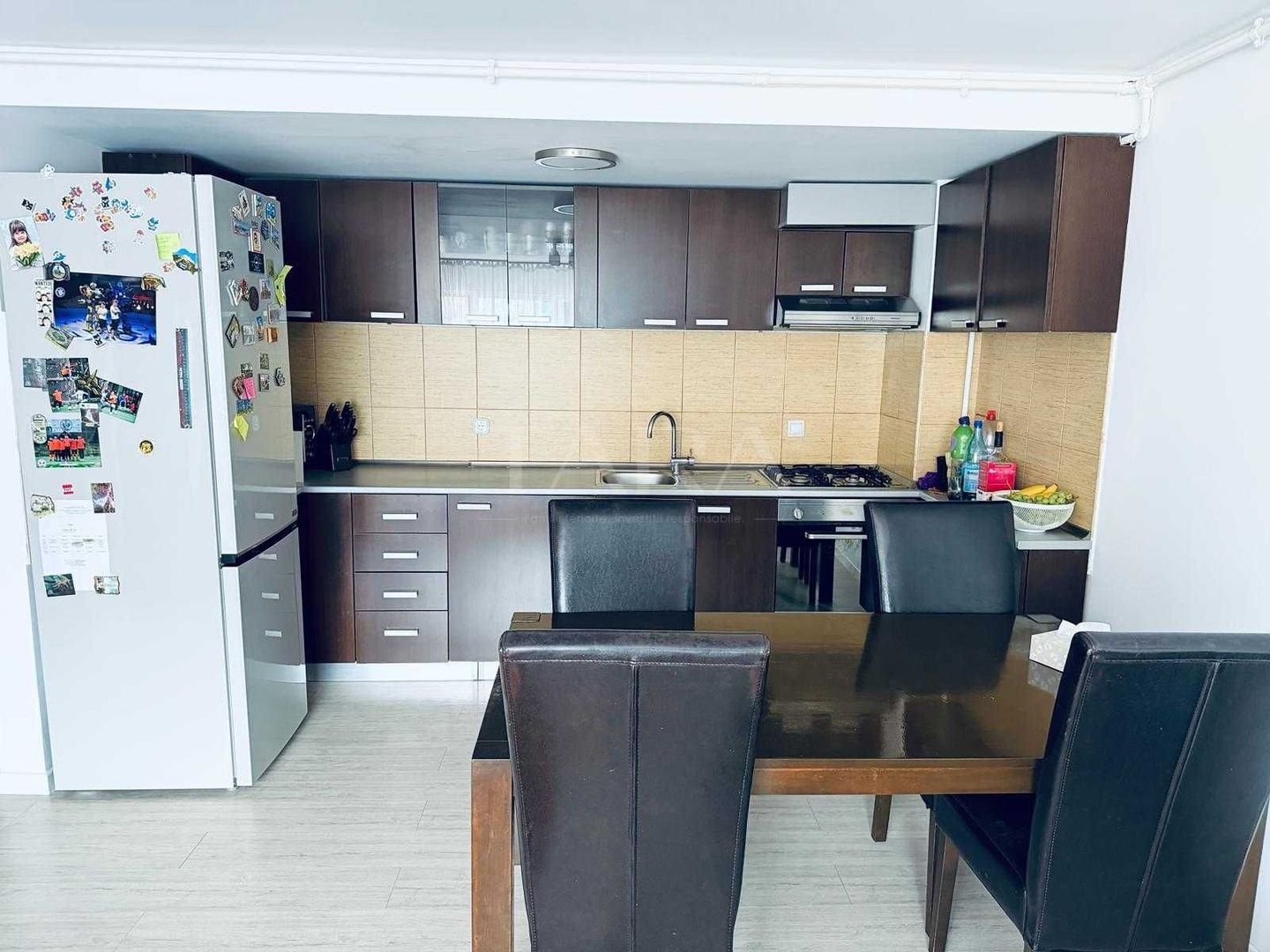 Apartament modern cu 3 camere, zonă apreciată pentru familie. - Poză 2