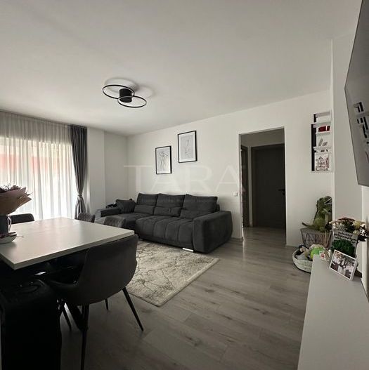 Apartament spațios cu 2 camere și balcon generos în Baciu - Poză 1