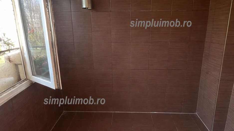 garsoniera Bd 1 Decembrie parter inalt - Poză 1