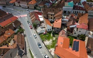Imobil doua camere in casa+spatiu comercial+teren 270 mp  cu CF separat - Poză 2