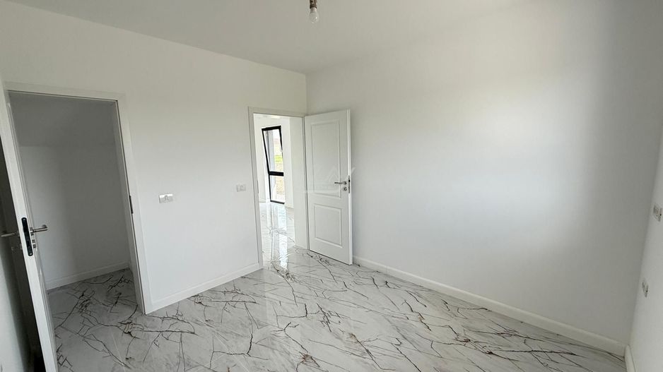 Duplex finalizat despartit prin camera tehnica. 3 dormitoare. 2 balcoane. - Poză 6