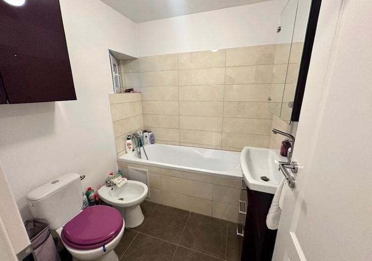 De vanzare apartament 3 camere, zona Rahova-Sebastian - Poză 5