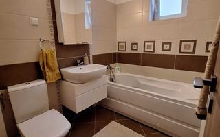 Apartament modern 3 camere 2 bai 2 balcoane etaj 2 si parcare Turnisor - Poză 6