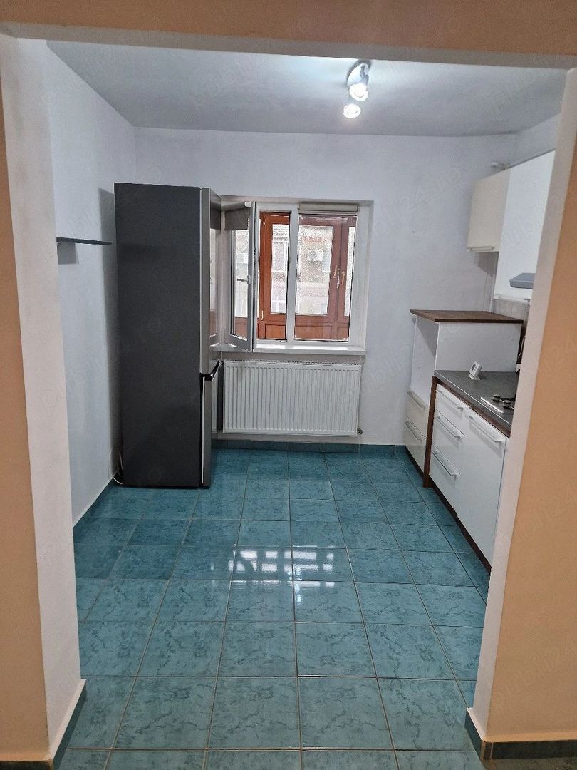 Apartament 2 camere decomandat -spatios ,balcon inchis, zona Sarelui - Poză 5