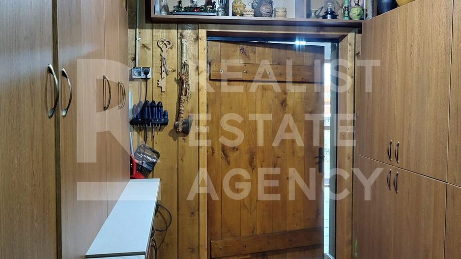 Vilă individuală 430 mp utili, teren 2.000 mp, panouri solare - Poză 14