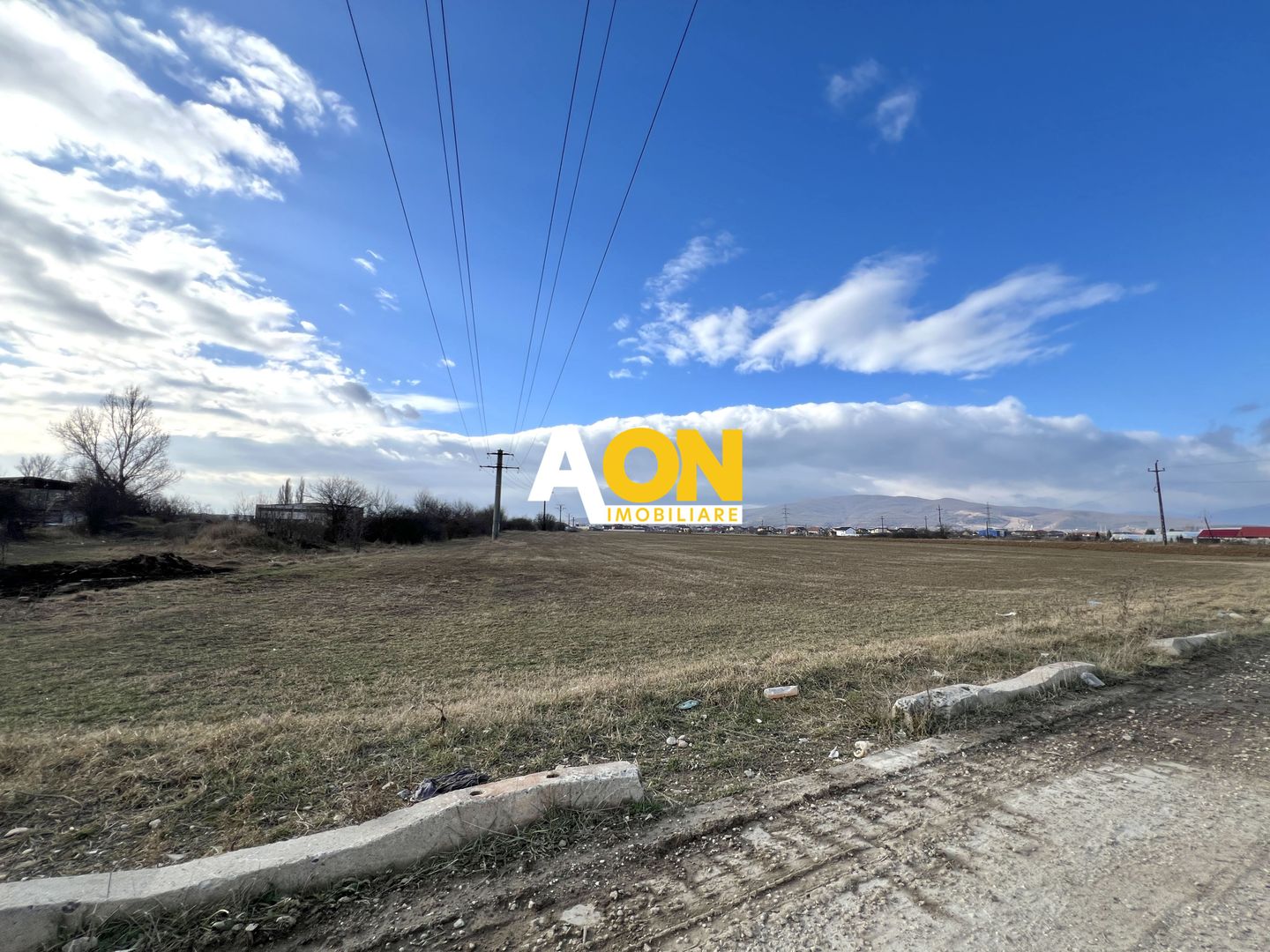 Teren intravilan pretabil hala, toate utilitatile - Poză 1