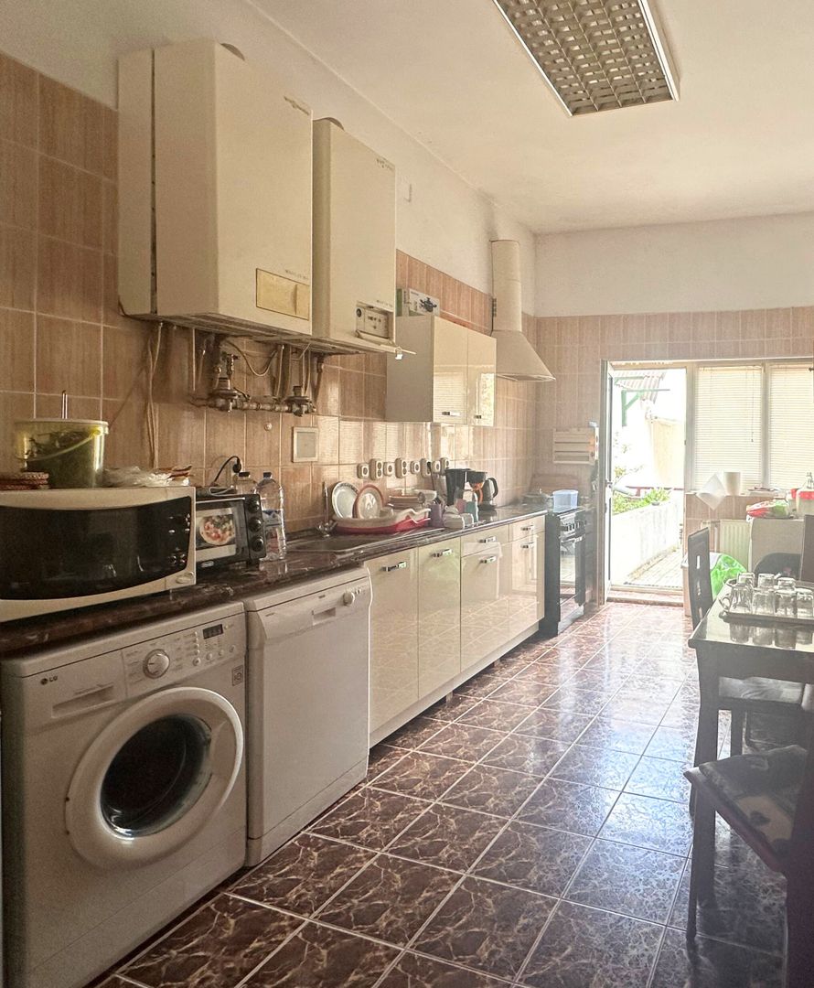 Vânzare casă Individuală 12 Camere la 5 minute de Castelul Bran - Poză 14