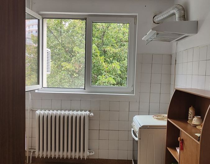 Vanzare apartament luminos de 2 camere in Titan-Lotru, pret negociabil - Poză 4