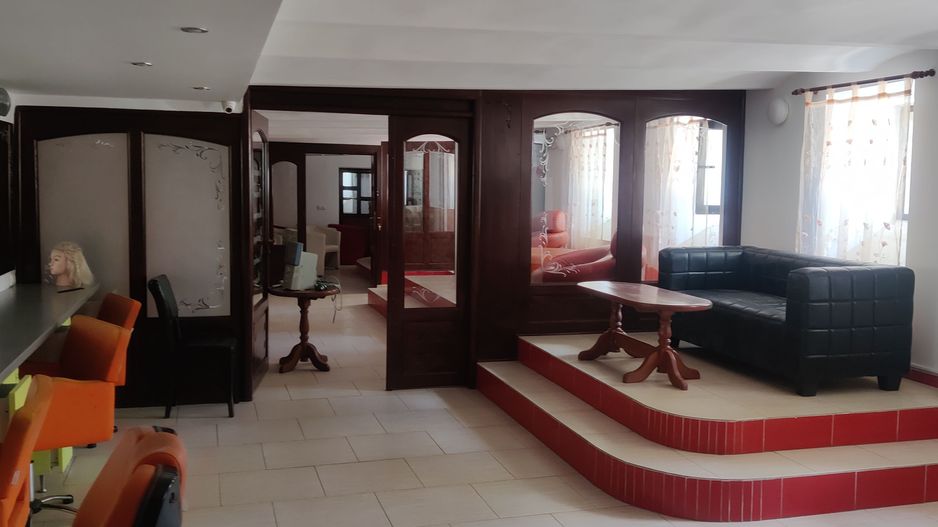 IDEAL PENTRU SALON INFRUMUSETARE / RESTAURANT/BAR/GRADINITE - Poză 8