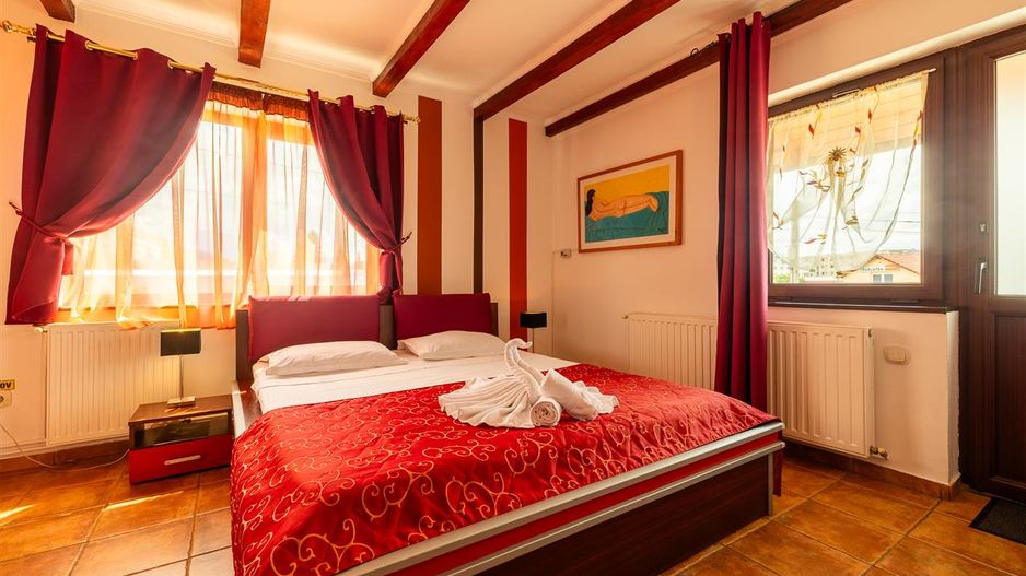Pensiune cocheta, la poalele emblematicei Cetati Rasnov, Brasov - Poză 8