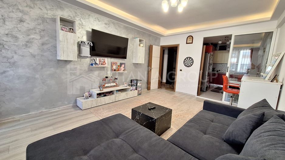 Apartament 2 camere decomandat, spatios,  Coresi Isaran - Poză 2