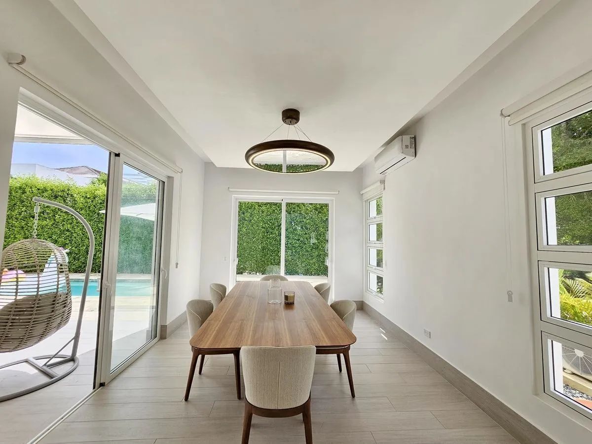 Vilă modernă de lux cu piscină privată - Poză 10