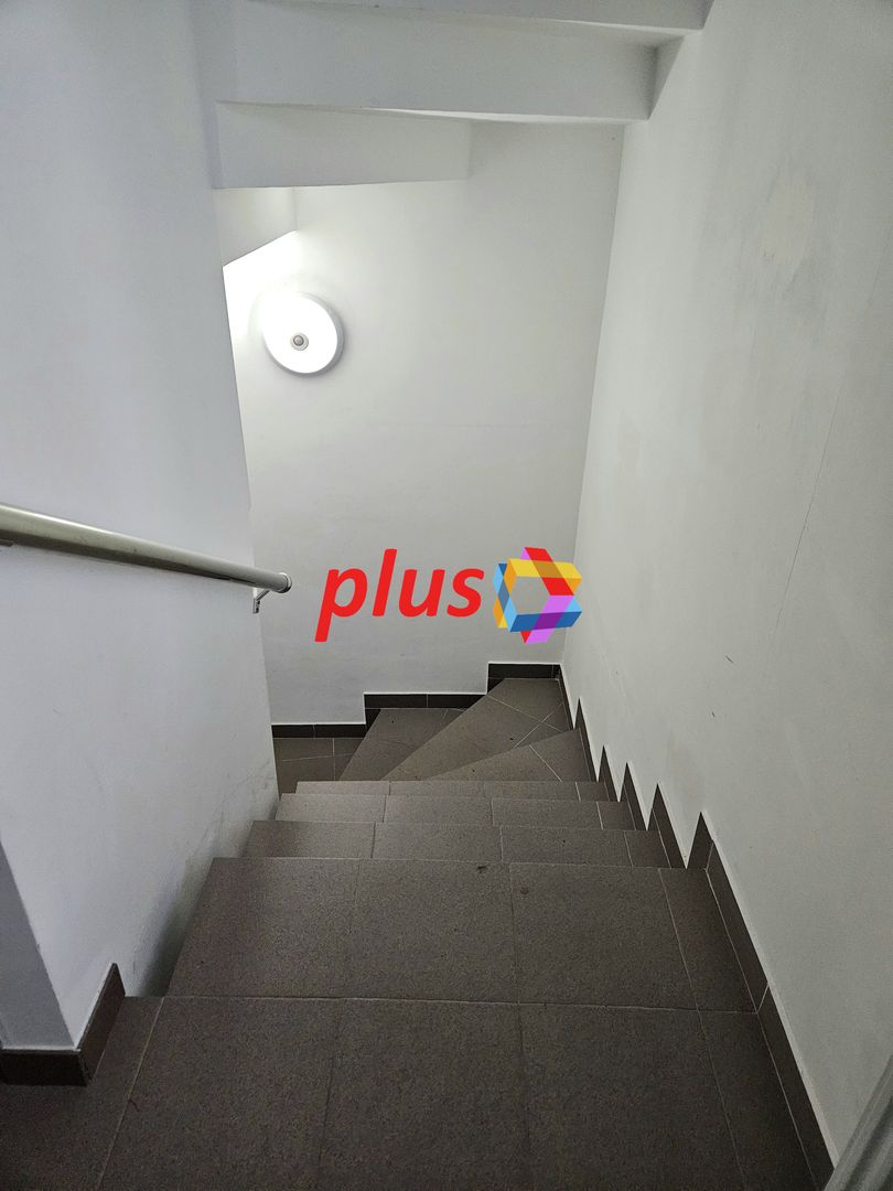 Oportunitate - Apartament cu trei camere in vila, zona Tractorul 70 mp - Poză 2