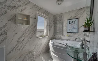 Vilă renovată P+1+M  | Foișor vitrat, grădină și jacuzzi - Poză 27