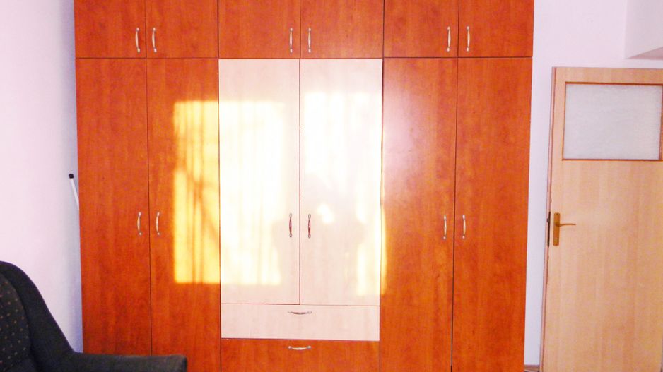 Apartament cu 3 camere mobilate,cartier Tractoru - Poză 5