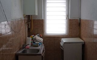 Vând apartament 3 camere - Poză 2