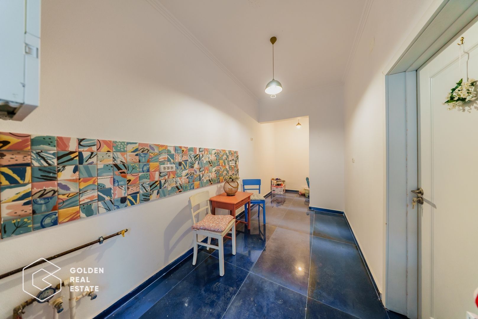 Apartament ultracentral, 2 camere, curte cu acces auto - Poză 2