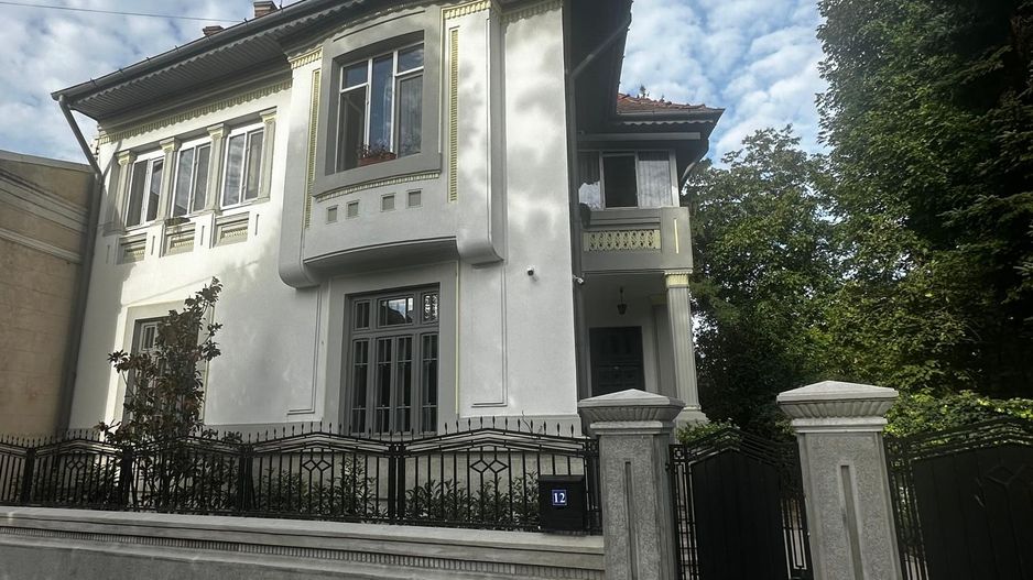 Apartament 5+ demisol Zona Traian - Poză 1