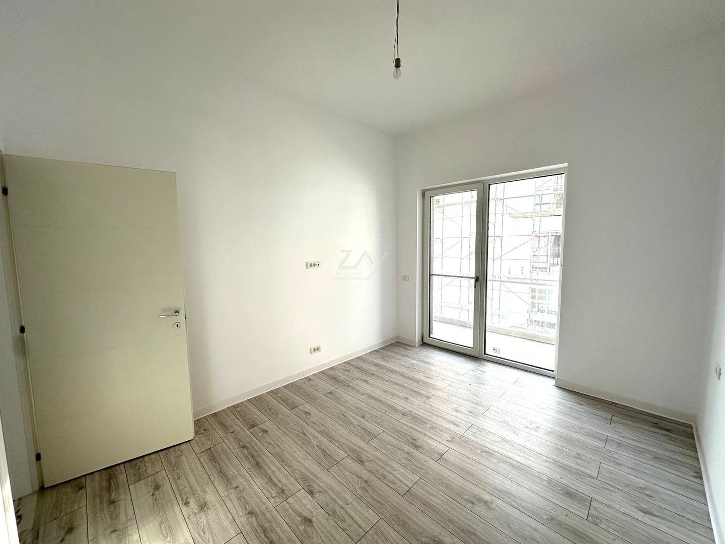 Etaj 1. Balcon mare. Loc de parcare. - Poză 5