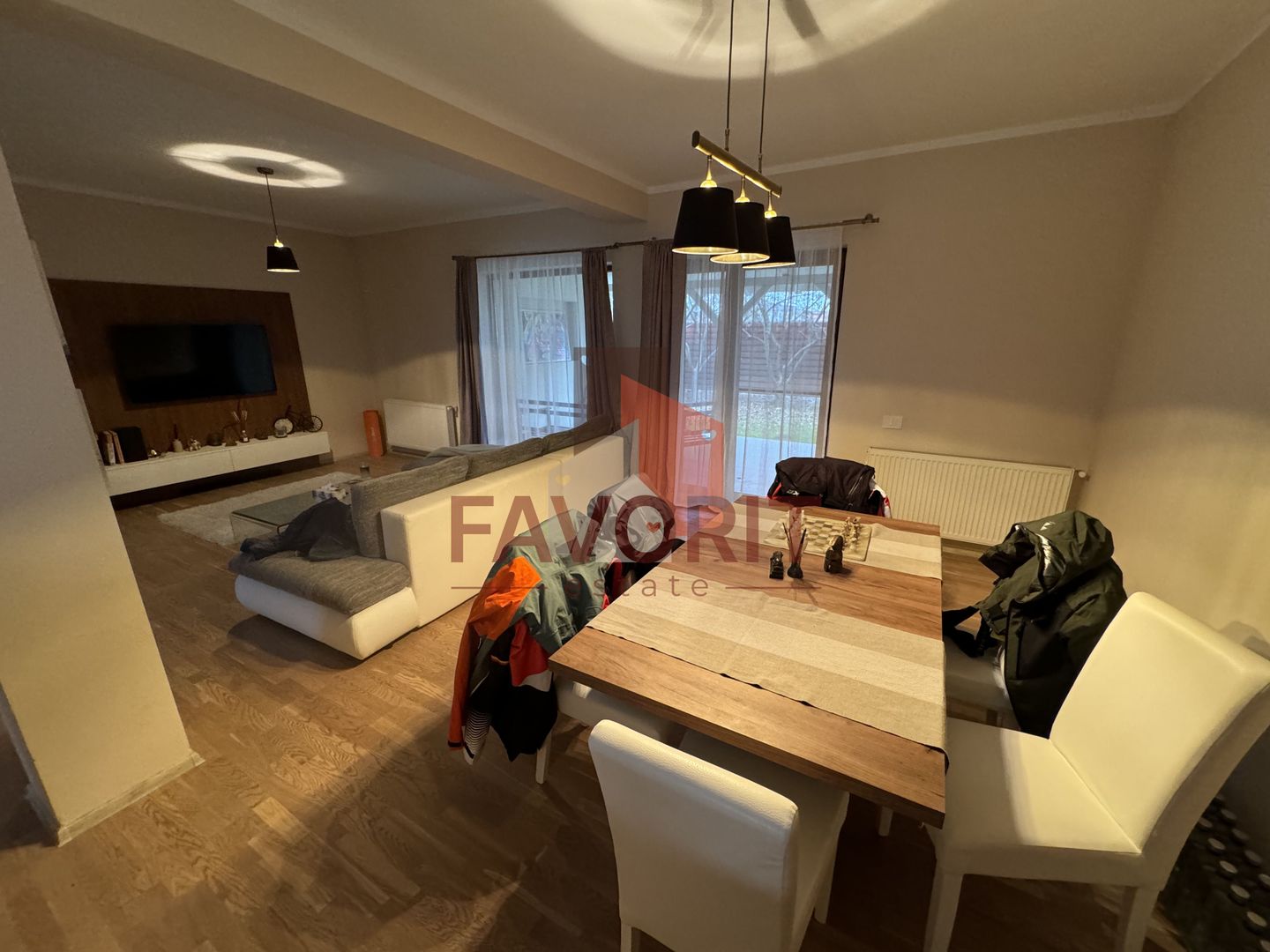 Casa cu garaj, langa padure in Dumbravita, mobilata si utilata - Poză 1