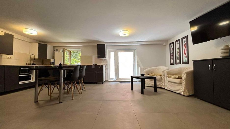 Apartament 3 camere, zona Câmpului, 80 mp, grădină și parcare proprie. - Poză 1