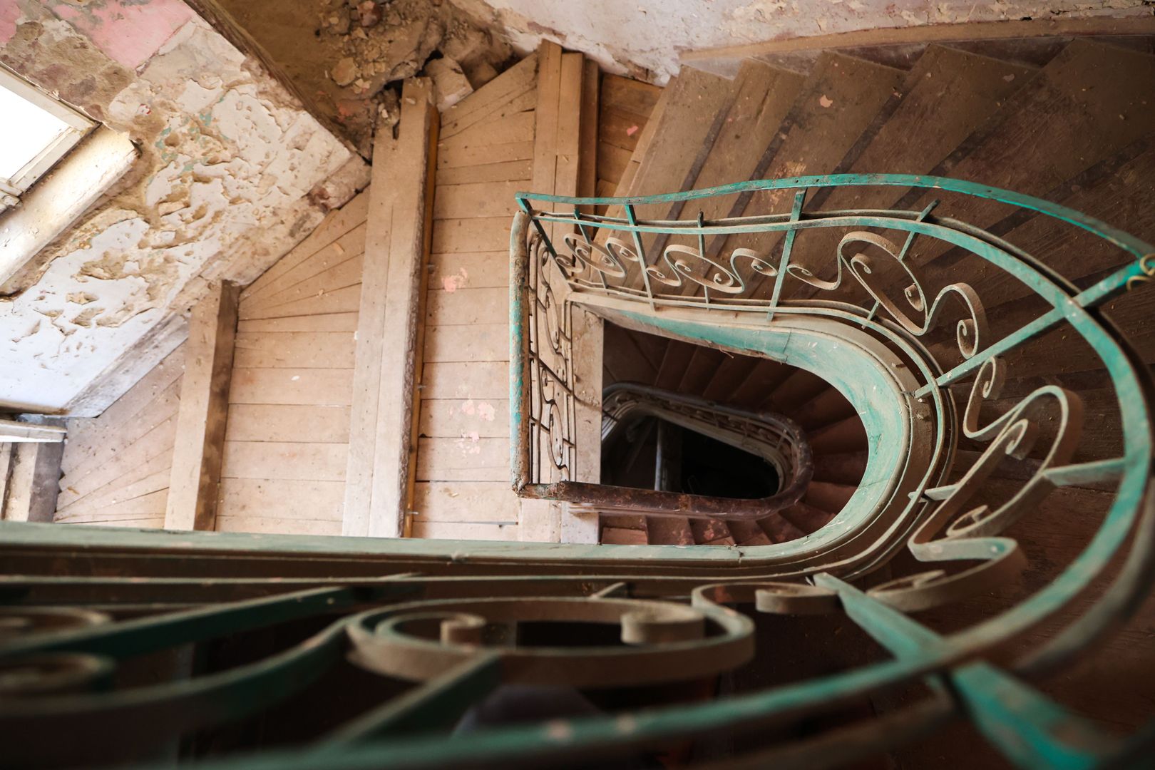 O BIJUTERIE ARHITECTURALA IN CENTRUL BUCURESTIULUI - Poză 12