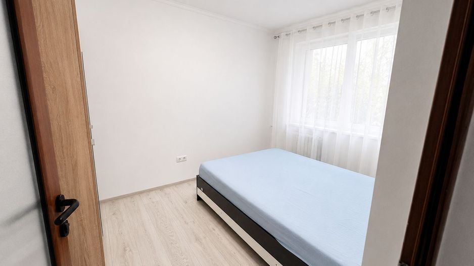 Apartament spațios 3 cam, complet renovat, mobilat – disponibil 01.07. - Poză 2