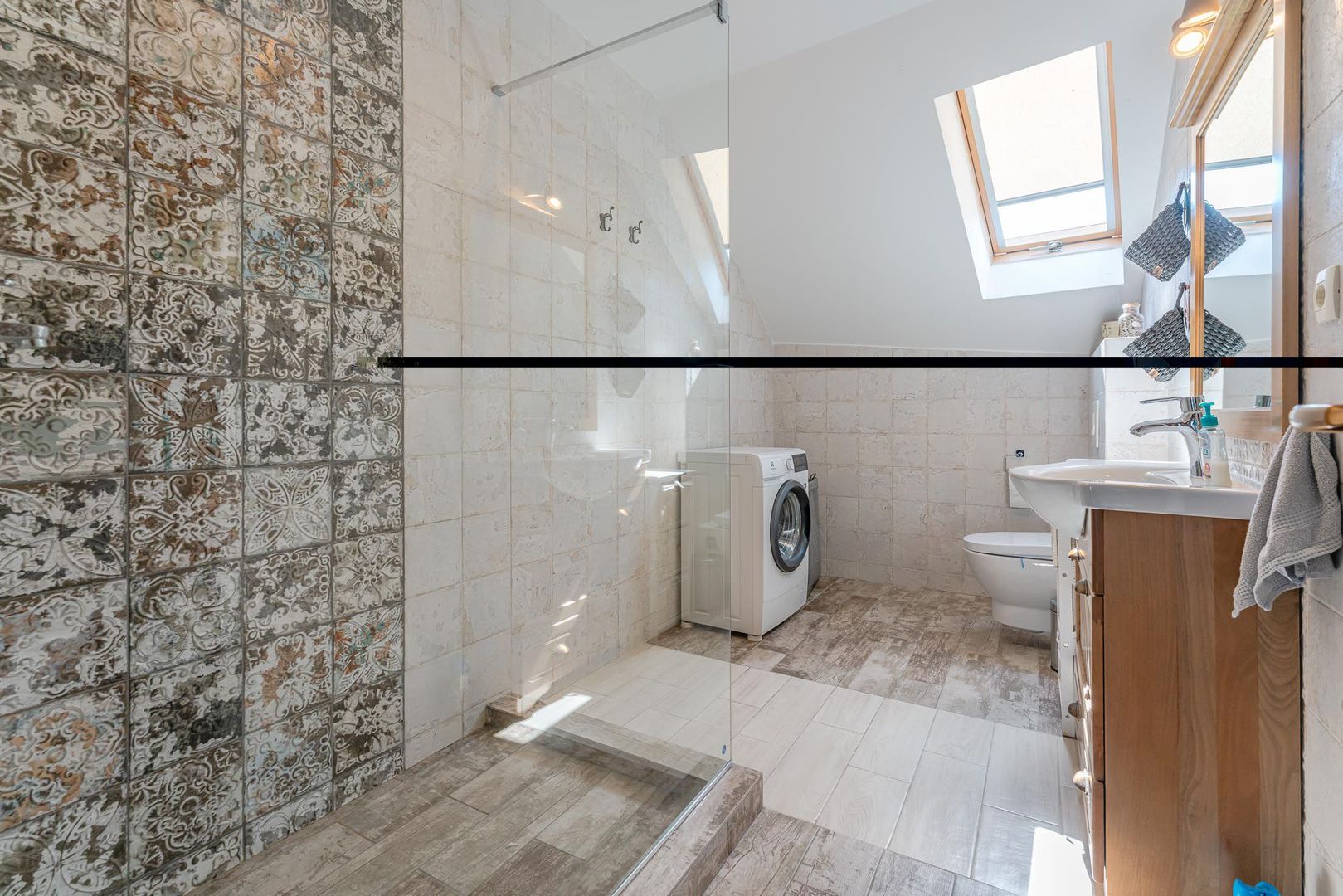 Mobilat și utilat modern, cu două locuri de parcare subterane - Poză 16