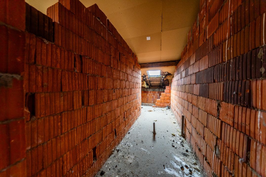 Casa caramida P+M, Vinga, cu potential spatiu comercial - Poză 25