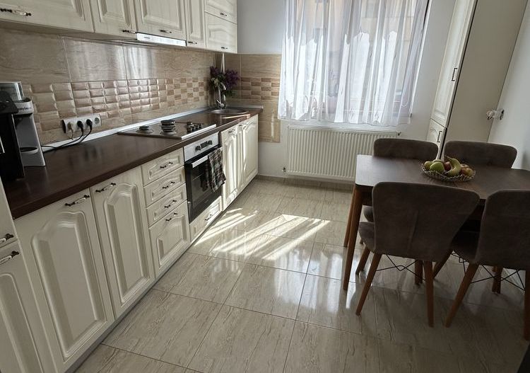 Apartament dececomandat, 3 camere, 84 mp utili, balcon 10 mp, Sebeș - Poză 4