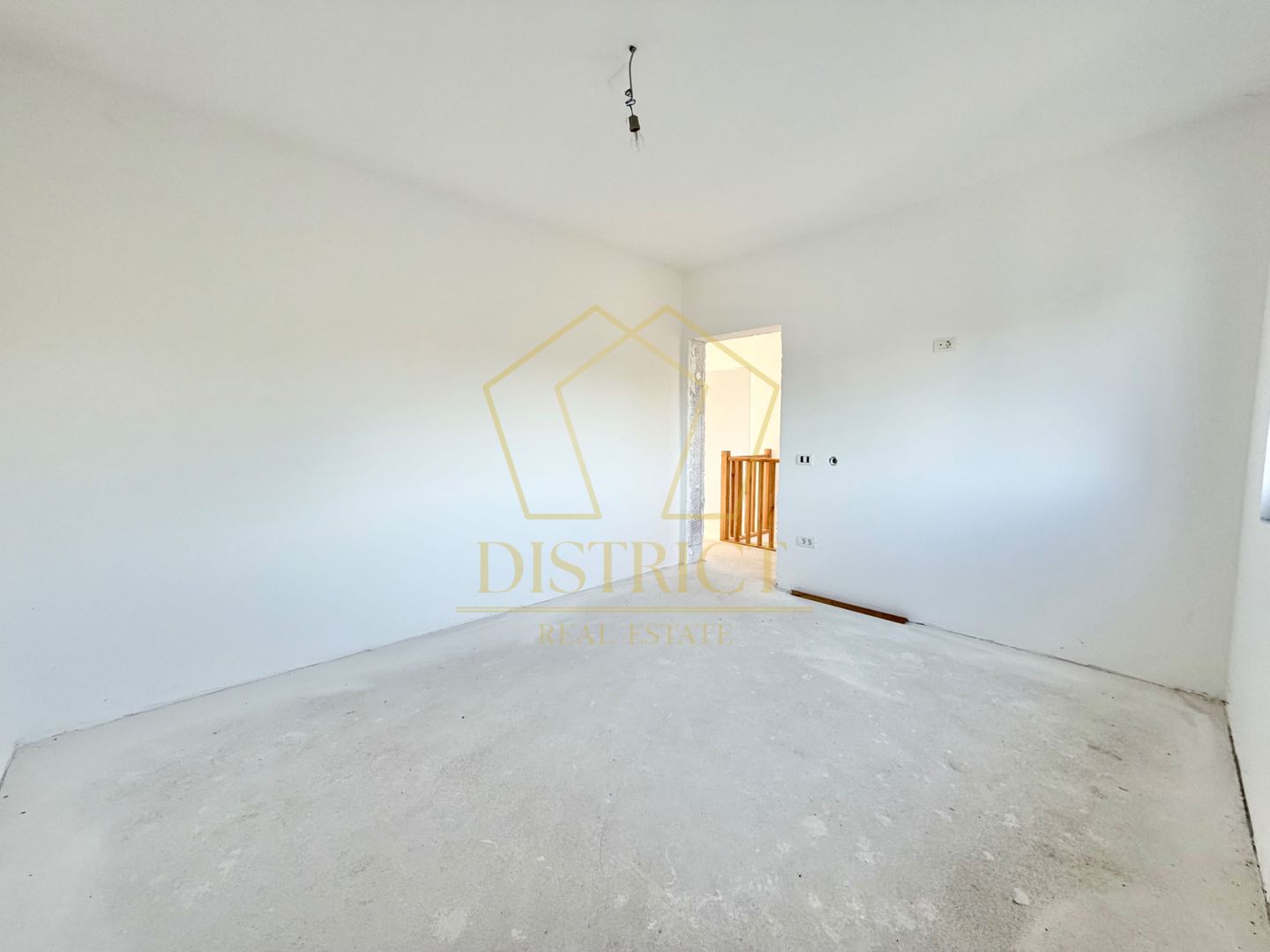 Duplex-uri cu 4 camere, 3 bai si perete coumn dublu in Chisoda, la asfalt. - Poză 15