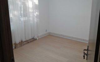 Apartament 2 camere semidecomandat în Tătărași, etaj 1, două balcoane, lângă parcul mare - Poză 4