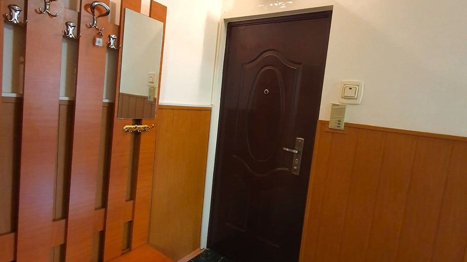 Apartament luminos cu vedere spre biserică, într-un cartier verde și liniștit. - Poză 24