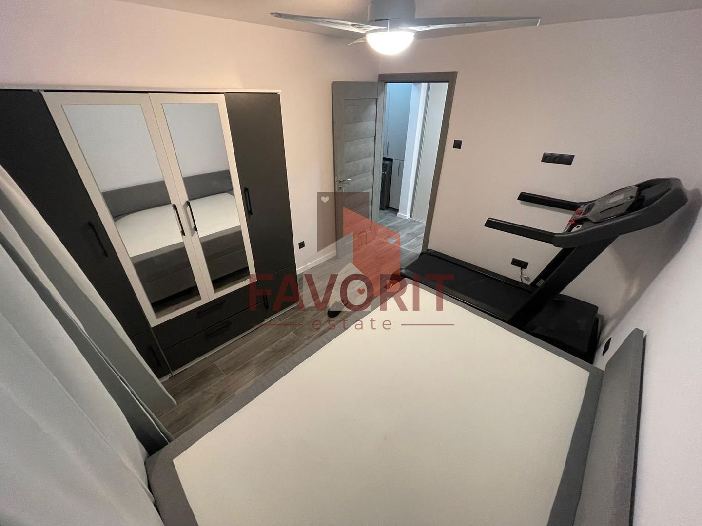 Etaj intermediar. Renovat. Mobilat si utilat - Poză 3