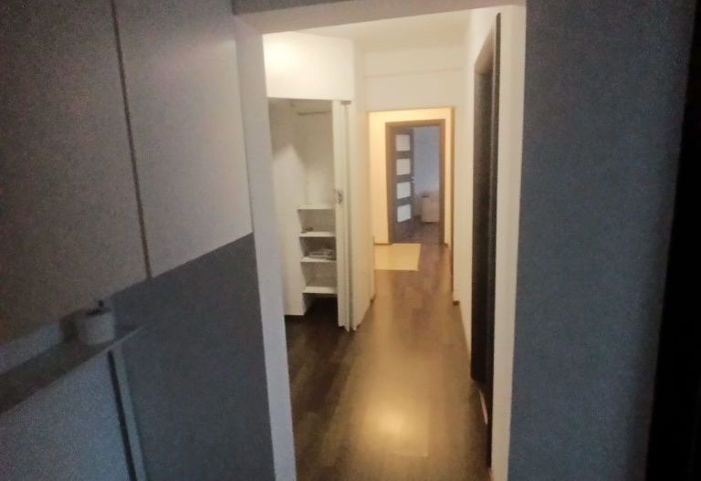 De închiriat 3 camere decomandat, 2 băi, metrou 1 Decembrie - Poză 3