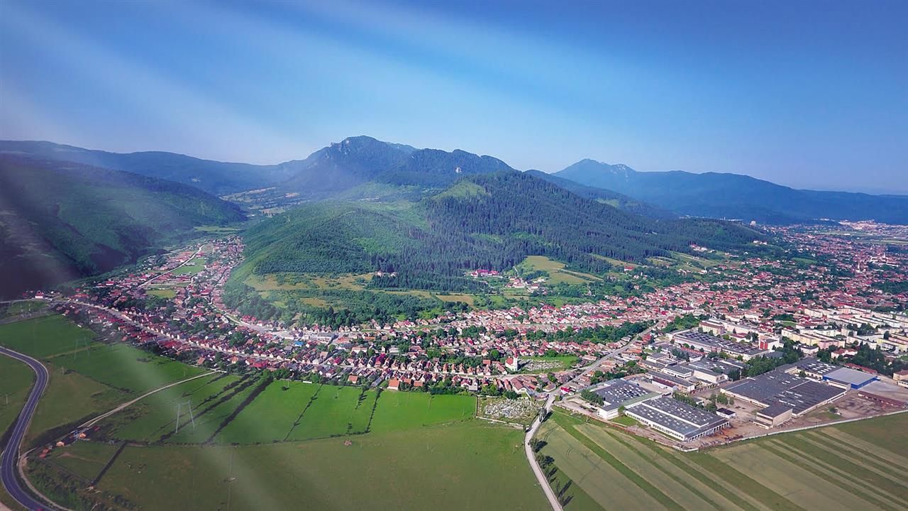 Teren intravilan, platou, vedere superba, ideal constructie casa de vacanta - Poză 1
