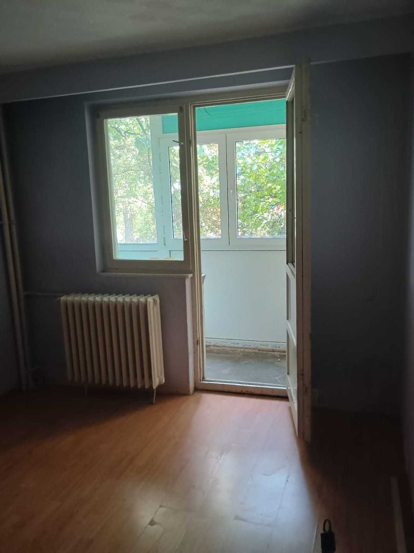 Vânzare apartament cu 4 camere - Poză 2