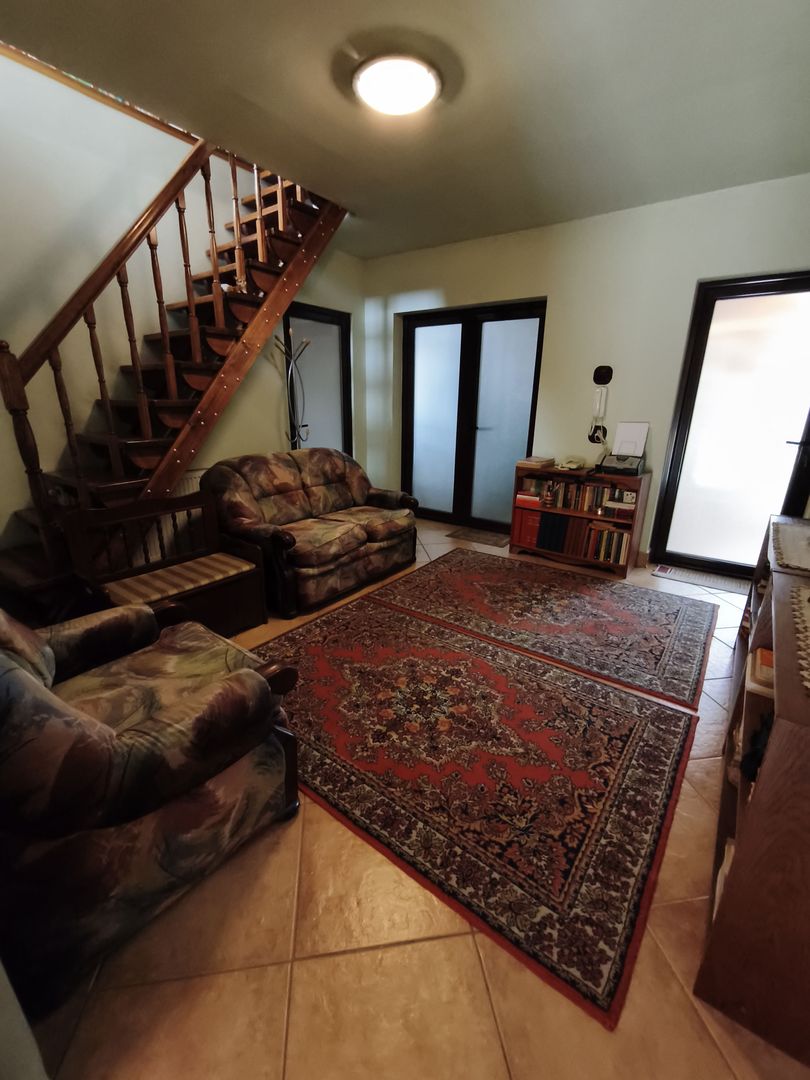 Casa de locuit Central 310 mp utili + 2 spatii comerciale de la strada - Poză 12