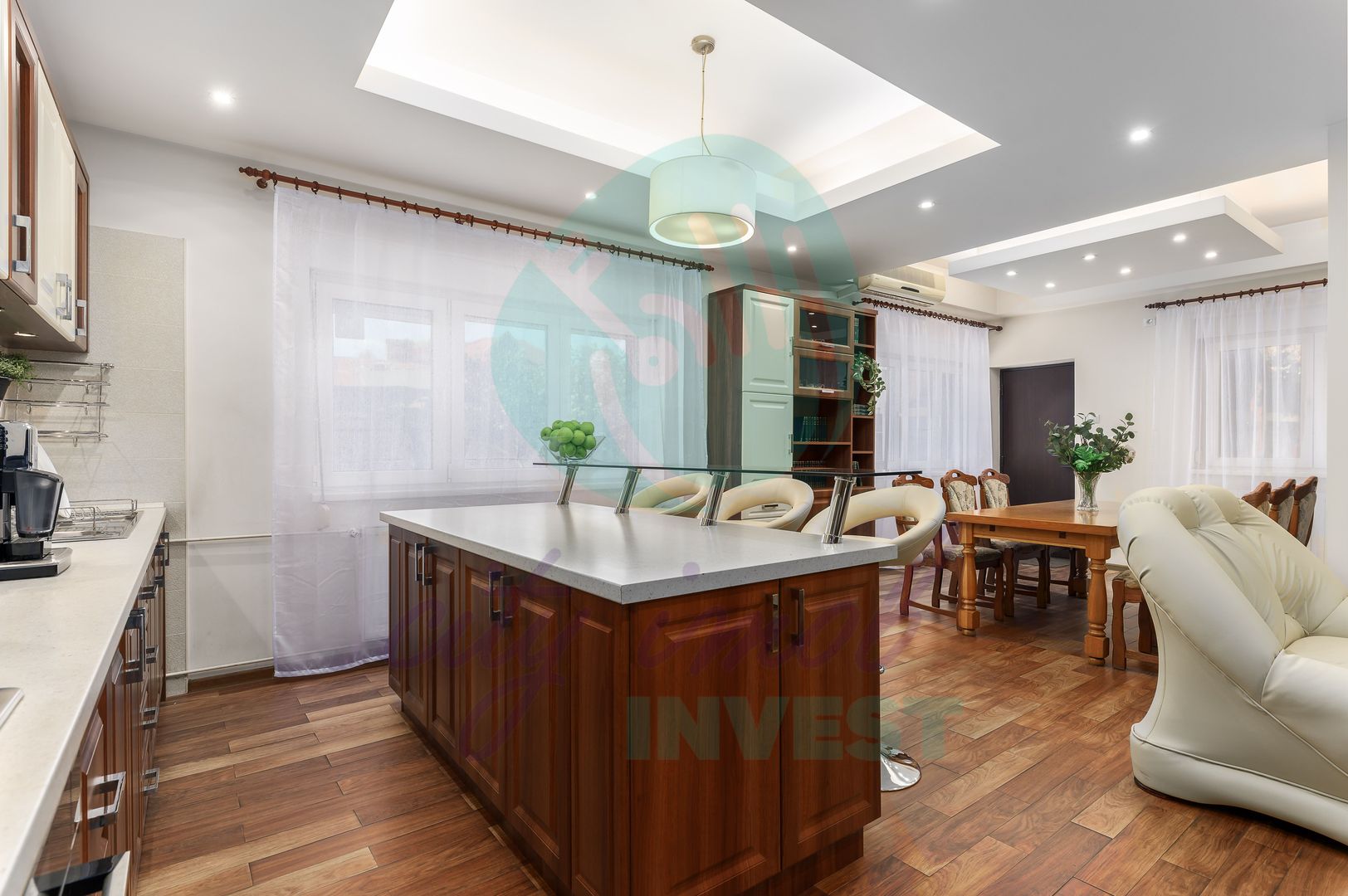 Vilă spațioasă cu curte superbă lângă Parcul Circului - Poză 4