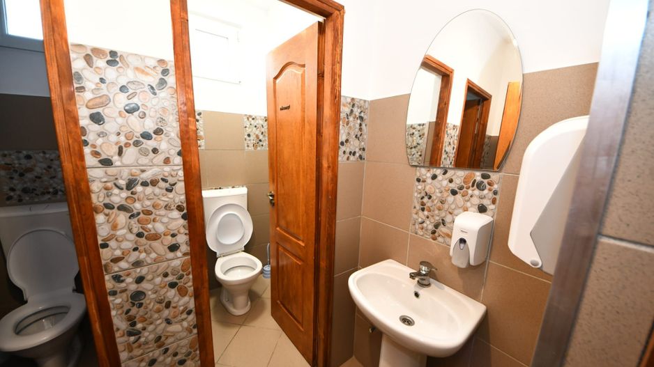 De vanzare casa cu 3 apartamente + anexa 75 mp, Comision 0% - Poză 12