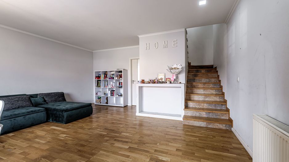 Casa spatioasa de vanzare în Bujac , 3 bai, 5 camere, super pret! - Poză 6