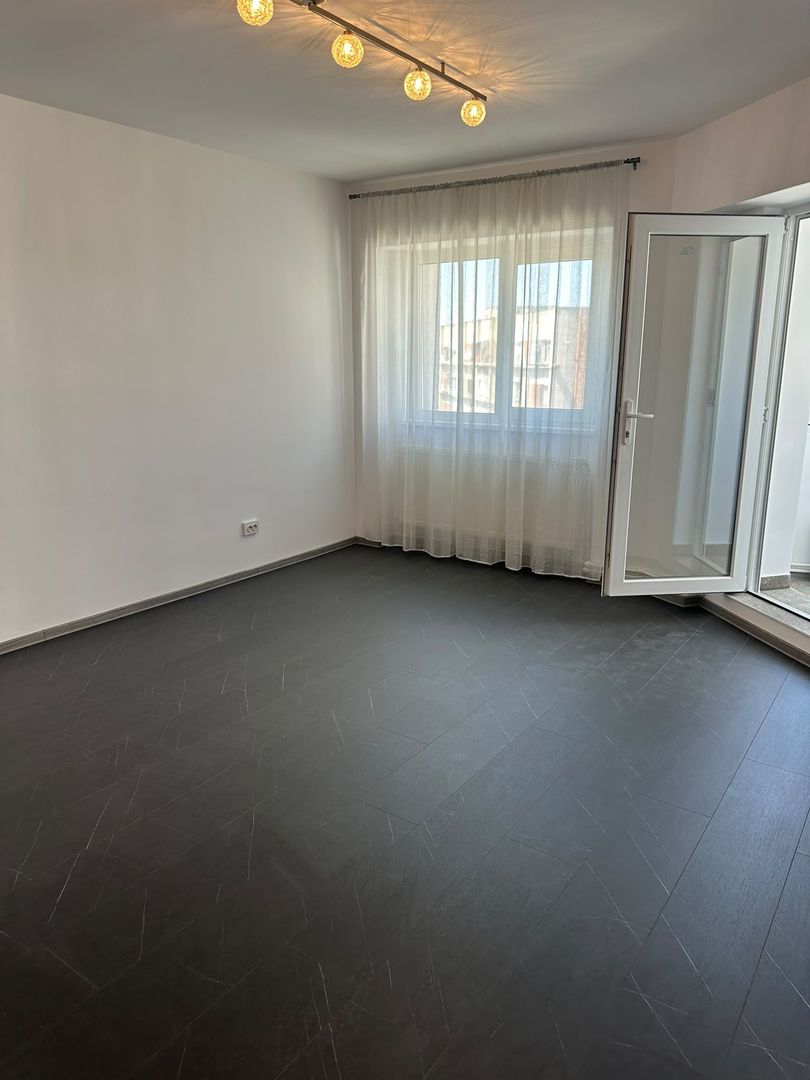De vanzare apartament cu 3 camere, zona Faleza, etaj 7/8, 149.000 euro - Poză 6