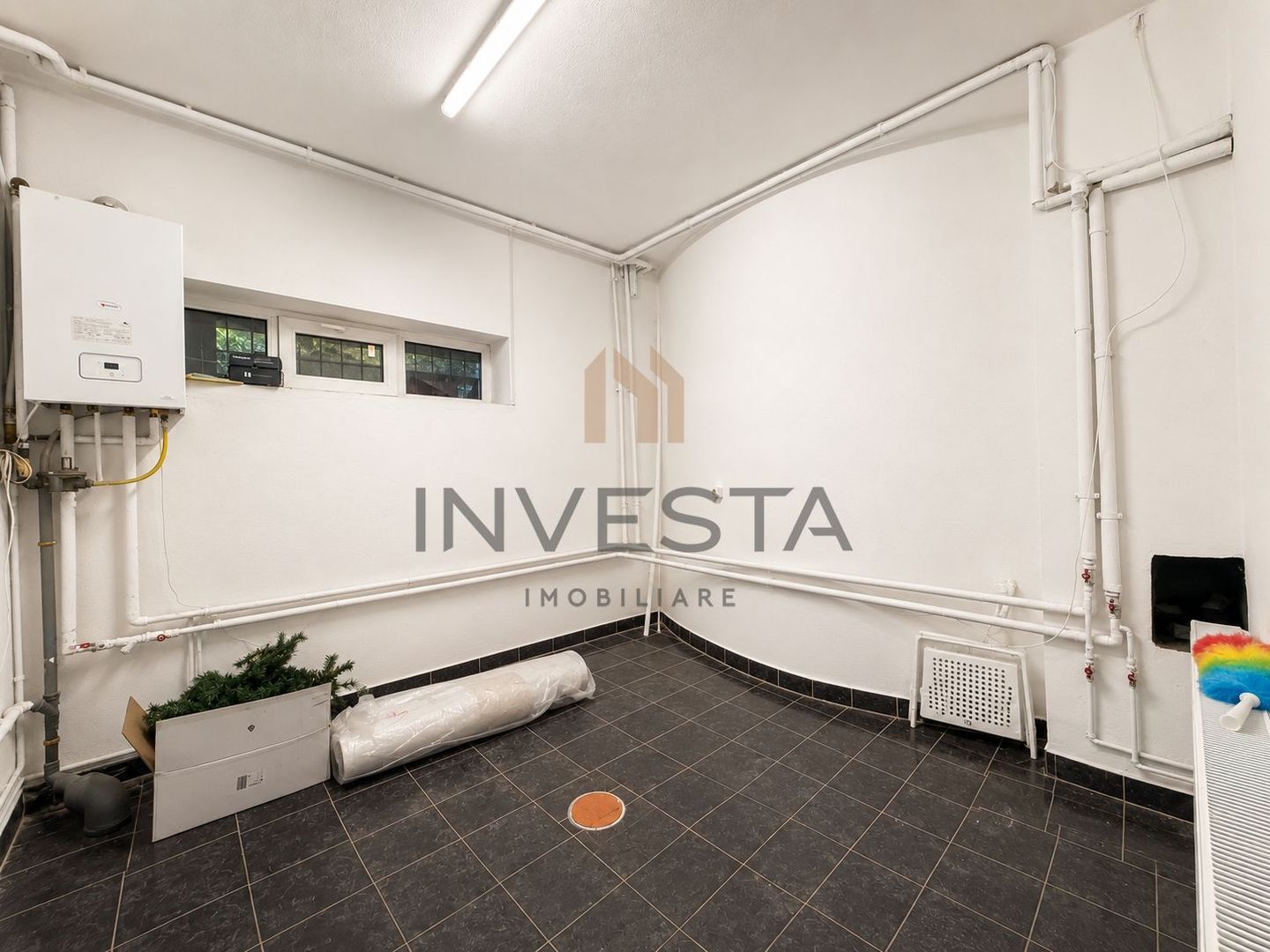 Vila spatioasa cu 15 camere de inchiriat in zona Andrei Muresanu - Poză 33