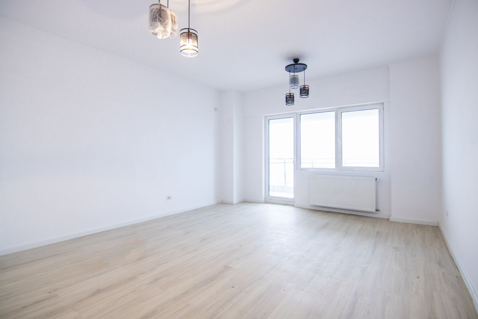 Apartament 2 camere, finisat complet, gata de mutare, centrala proprie noua - Poză 1