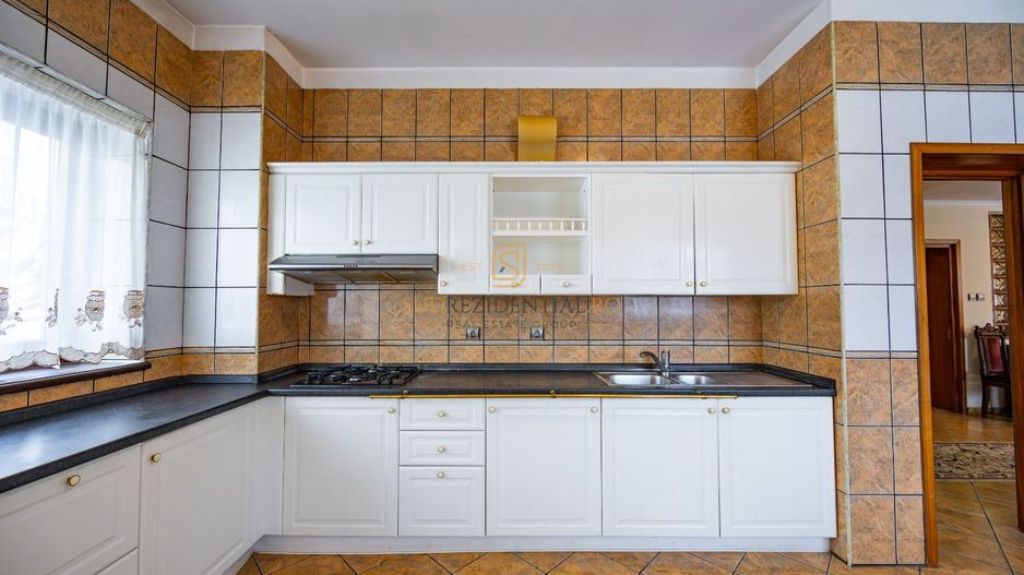 Vila impresionanta D+P+E+M | 500+ mp | teren 2652 mp | piscina - Poză 13